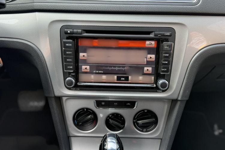Used Volkswagen Gran Lavida 2013 1.6L Automatic Comfort Model Audio And AC Panel