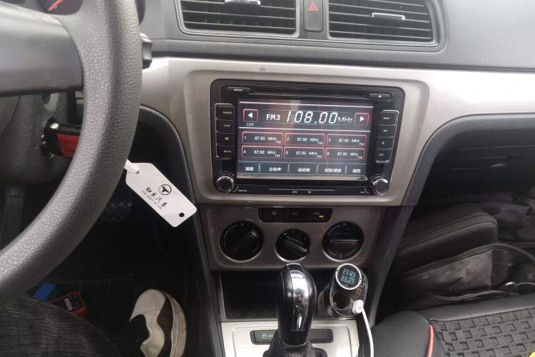 Used Volkswagen Gran Lavida 2013 1.6L Automatic Fashion Model Audio And AC Panel