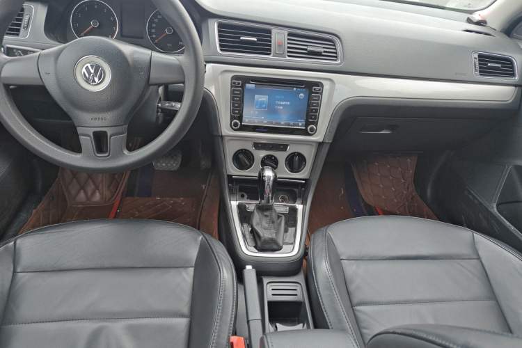 Used Volkswagen Gran Lavida 2013 1.4 TSI Automatic Comfort Model Audio And AC Panel