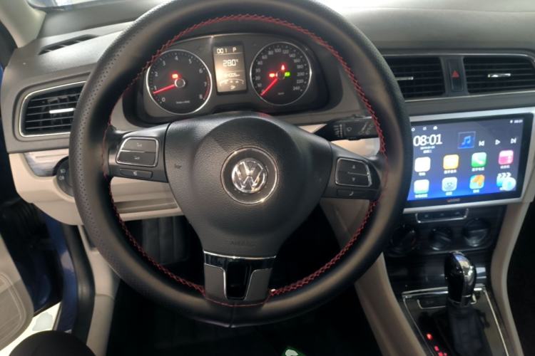 Used Volkswagen Gran Lavida 2013 1.4 TSI Automatic Comfort Model Center Console