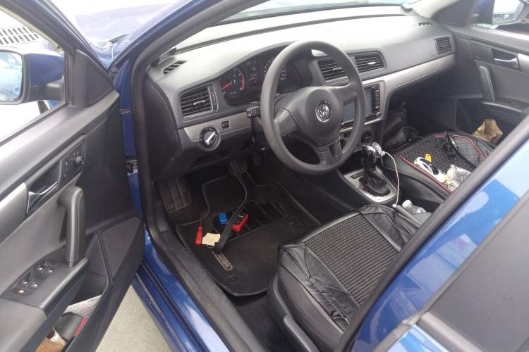 Used Volkswagen Gran Lavida 2013 1.6L Automatic Fashion Model Driver Seat