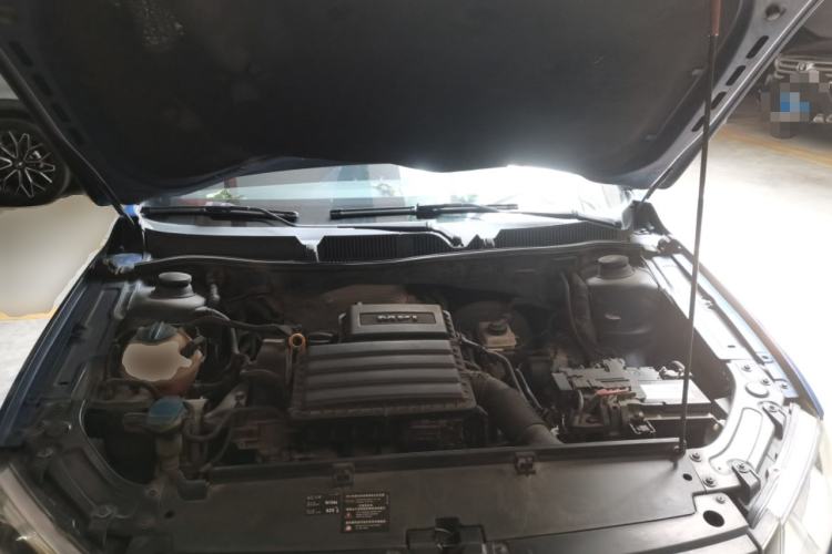 Used Volkswagen Gran Lavida 2013 1.6L Automatic Comfort Model Engine Bay