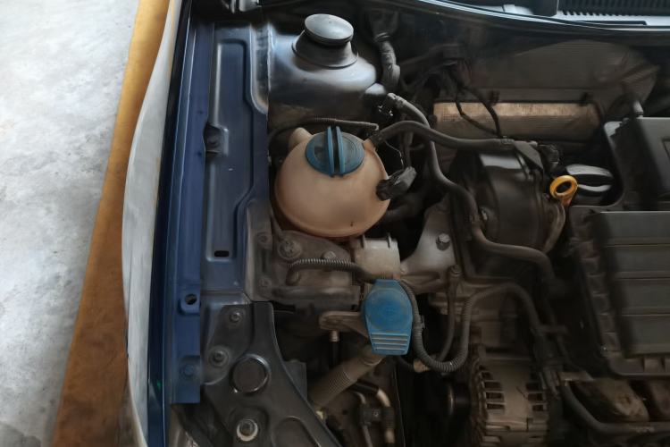 Used Volkswagen Gran Lavida 2013 1.6L Automatic Comfort Model Engine Bay Right