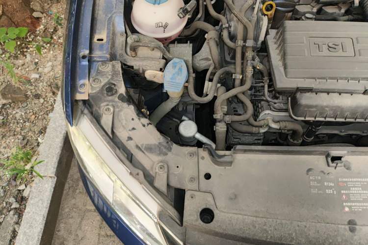 Used Volkswagen Gran Lavida 2013 1.4 TSI Automatic Comfort Model Engine Bay Right
