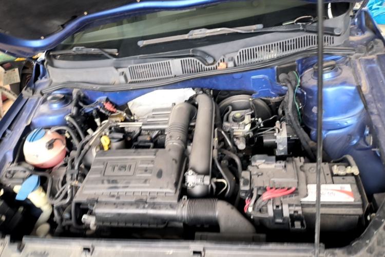 Used Volkswagen Gran Lavida 2013 1.4 TSI Automatic Comfort Model Engine Bay