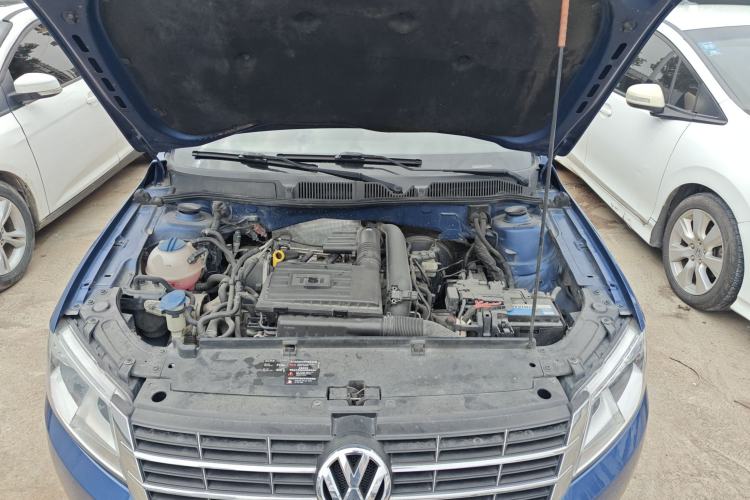 Used Volkswagen Gran Lavida 2013 1.4 TSI Automatic Comfort Model Engine Bay