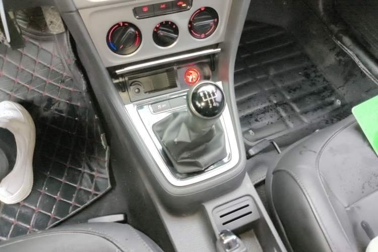 Used Volkswagen Gran Lavida 2013 1.4 TSI Manual Comfort Model Gear Lever