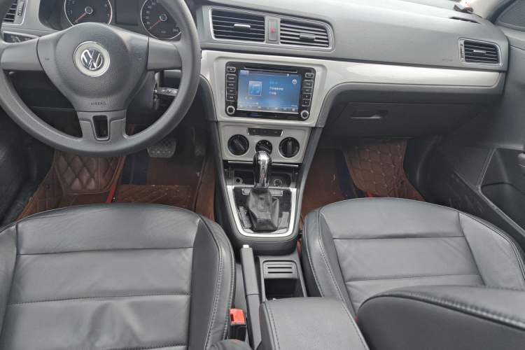 Used Volkswagen Gran Lavida 2013 1.4 TSI Automatic Comfort Model Gear Lever