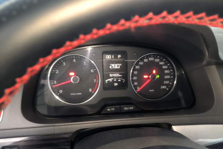 Used Volkswagen Gran Lavida 2013 1.4 TSI Automatic Comfort Model Instrument Cluster