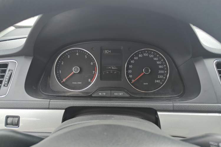 Used Volkswagen Gran Lavida 2013 1.4 TSI Automatic Comfort Model Instrument Cluster