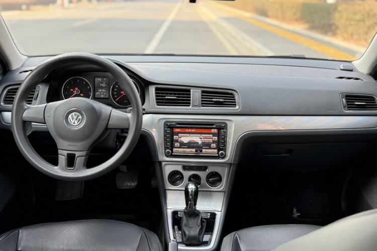 Used Volkswagen Gran Lavida 2013 1.6L Automatic Comfort Model Interior 7