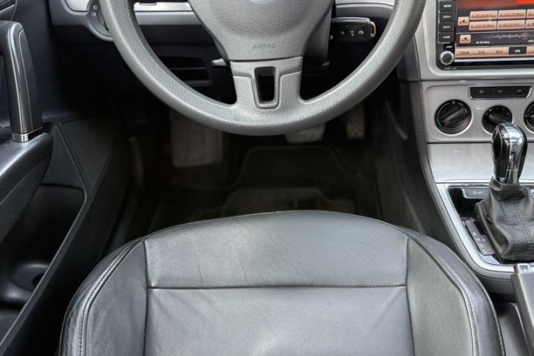 Used Volkswagen Gran Lavida 2013 1.6L Automatic Comfort Model Interior 8