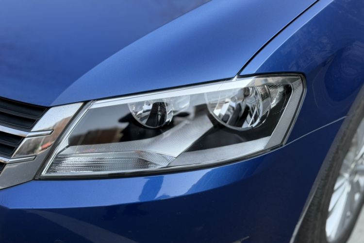Used Volkswagen Gran Lavida 2013 1.6L Automatic Comfort Model Left Front Headlight