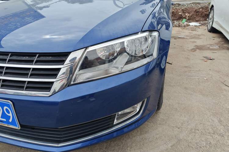 Used Volkswagen Gran Lavida 2013 1.4 TSI Automatic Comfort Model Left Front Headlight