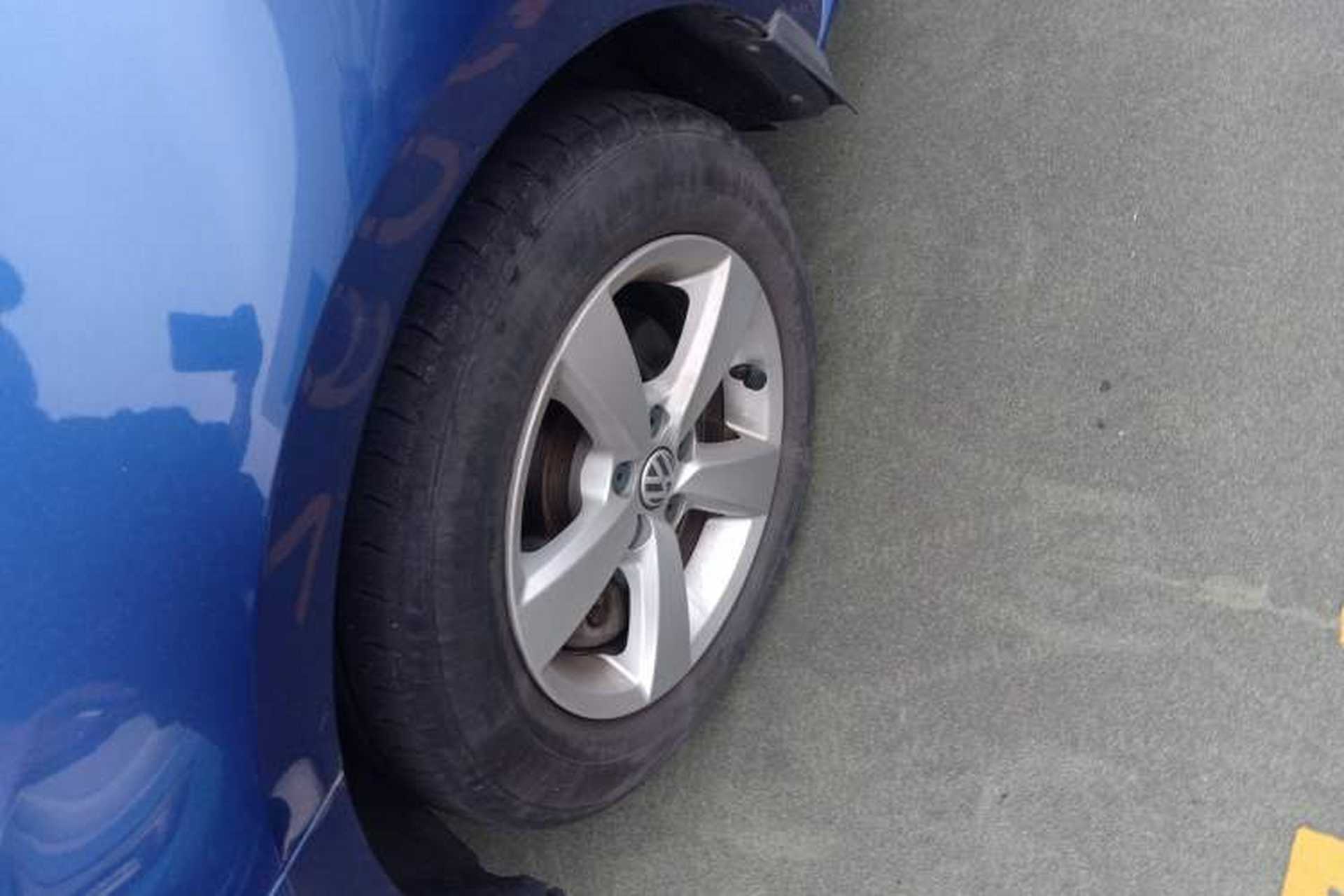 Used Volkswagen Gran Lavida 2013 1.6L Automatic Fashion Model Left Front Wheel Hub