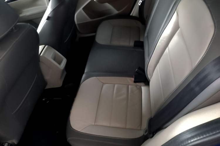 Used Volkswagen Gran Lavida 2013 1.4 TSI Automatic Comfort Model Left Rear Seat