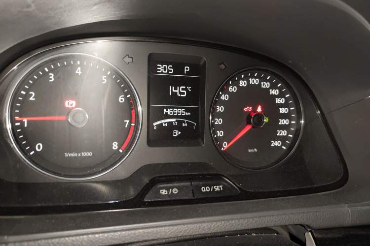 Used Volkswagen Gran Lavida 2013 1.6L Automatic Comfort Model Odometer Close Up