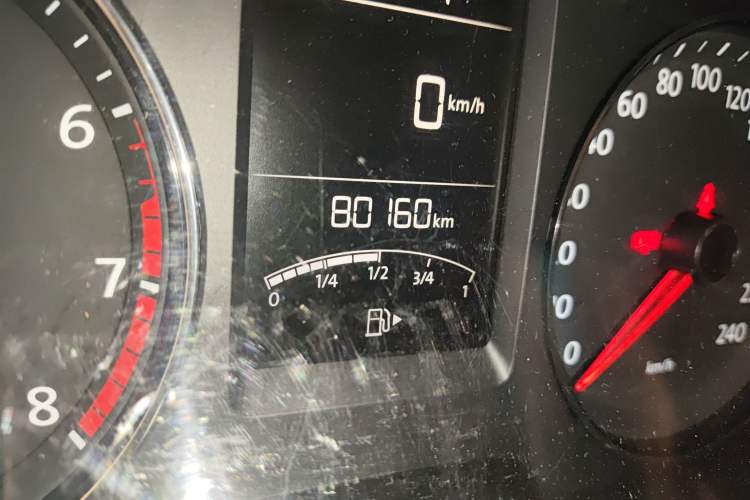 Used Volkswagen Gran Lavida 2013 1.4 TSI Automatic Comfort Model Odometer Close Up