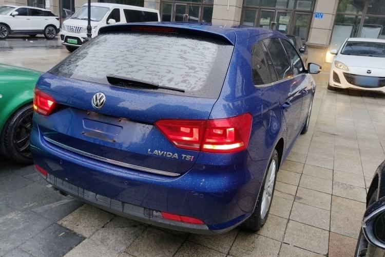 Used Volkswagen Gran Lavida 2013 1.4 TSI Manual Comfort Model Rear Right 45 Deg