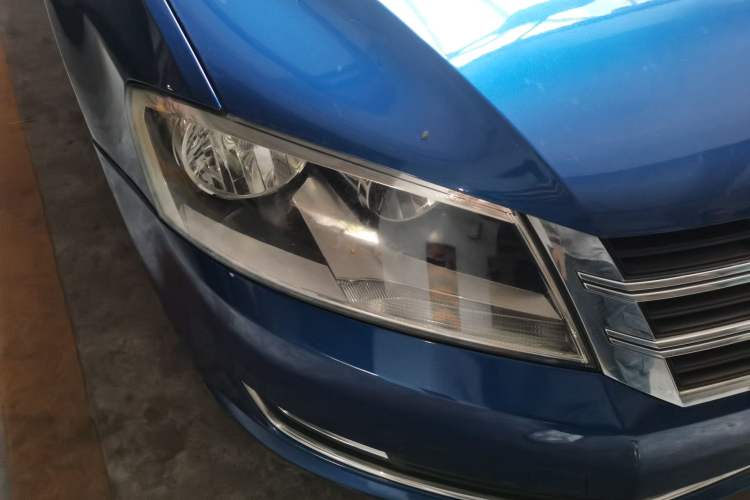 Used Volkswagen Gran Lavida 2013 1.6L Automatic Comfort Model Right Front Headlight