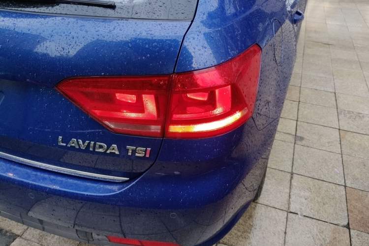Used Volkswagen Gran Lavida 2013 1.4 TSI Manual Comfort Model Right Rear Taillight