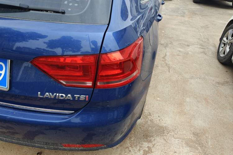 Used Volkswagen Gran Lavida 2013 1.4 TSI Automatic Comfort Model Right Rear Taillight