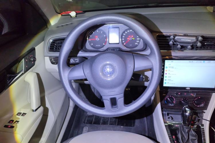 Used Volkswagen Gran Lavida 2013 1.6L Automatic Comfort Model Steering Wheel