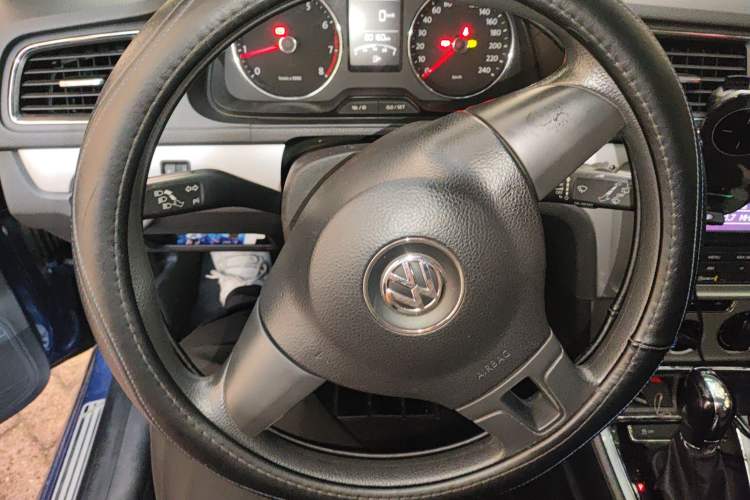 Used Volkswagen Gran Lavida 2013 1.4 TSI Automatic Comfort Model Steering Wheel