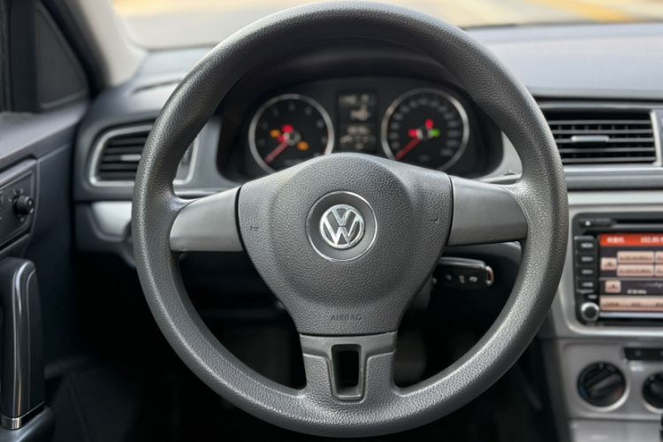 Used Volkswagen Gran Lavida 2013 1.6L Automatic Comfort Model Steering Wheel