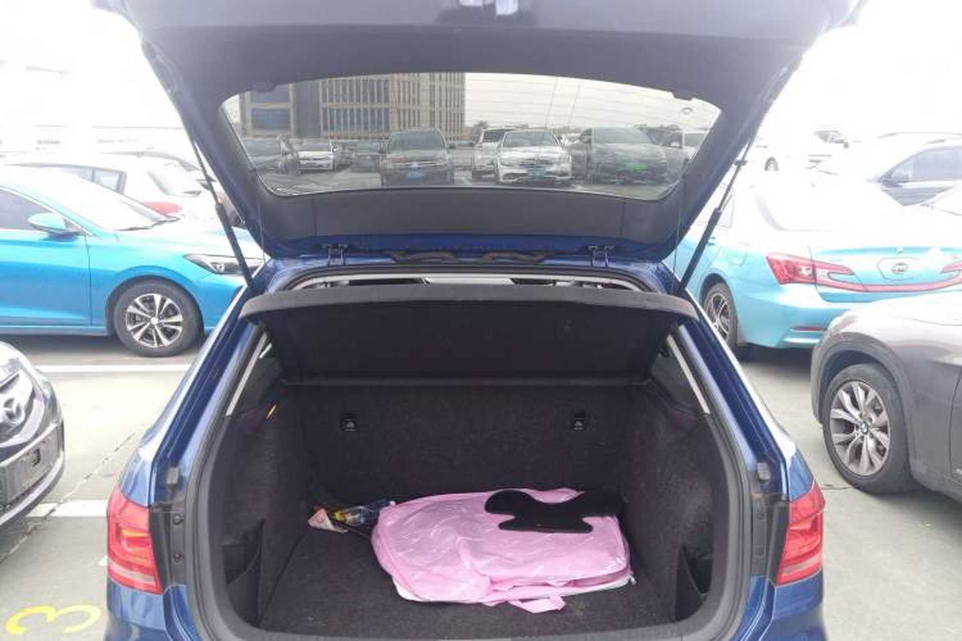 Used Volkswagen Gran Lavida 2013 1.6L Automatic Fashion Model Trunk