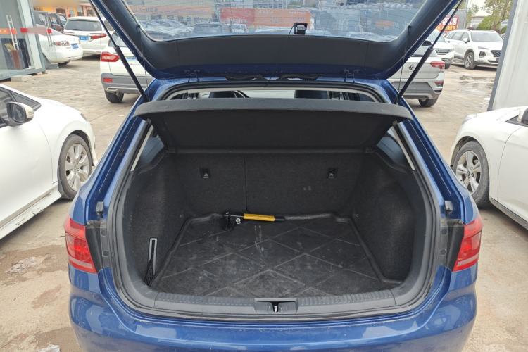 Used Volkswagen Gran Lavida 2013 1.4 TSI Automatic Comfort Model Trunk