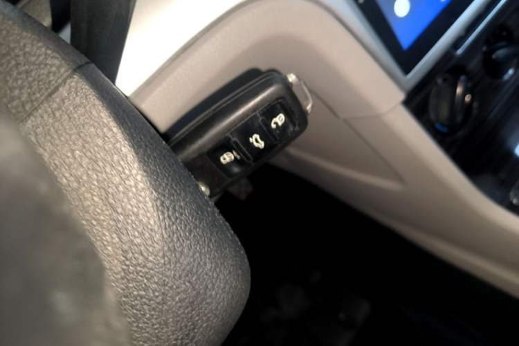 Used Volkswagen Gran Lavida 2013 1.4 TSI Automatic Comfort Model Vehicle Key