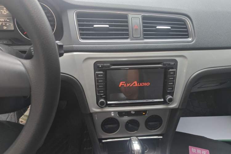 Used Volkswagen Gran Lavida 2013 1.4 TSI Automatic Comfort Model Audio And AC Panel