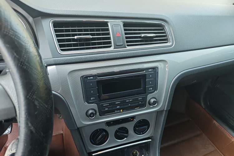 Used Volkswagen Gran Lavida 2013 1.6L Manual Comfort Model Audio And AC Panel