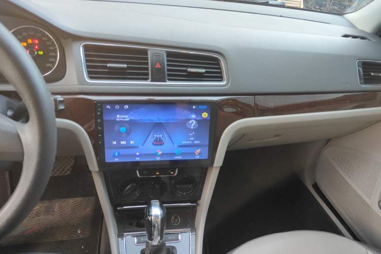 Used Volkswagen Gran Lavida 2013 1.6L Automatic Comfort Model Audio And AC Panel
