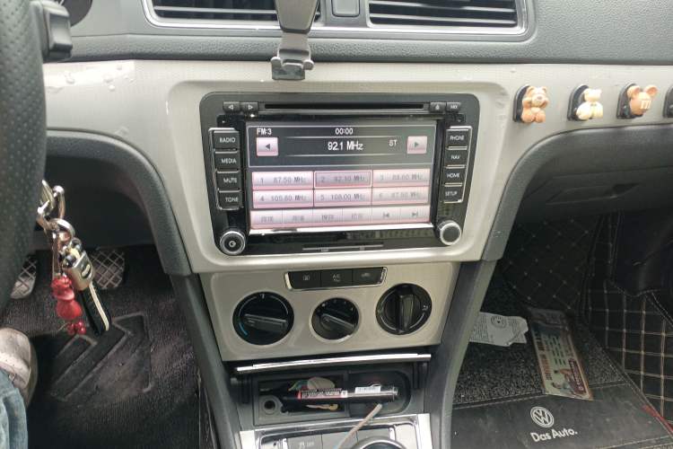 Used Volkswagen Gran Lavida 2013 1.4 TSI Manual Comfort Model Audio And AC Panel
