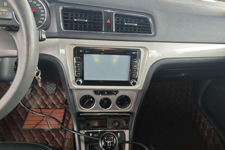 Used Volkswagen Gran Lavida 2013 1.4 TSI Manual Comfort Model Audio And AC Panel
