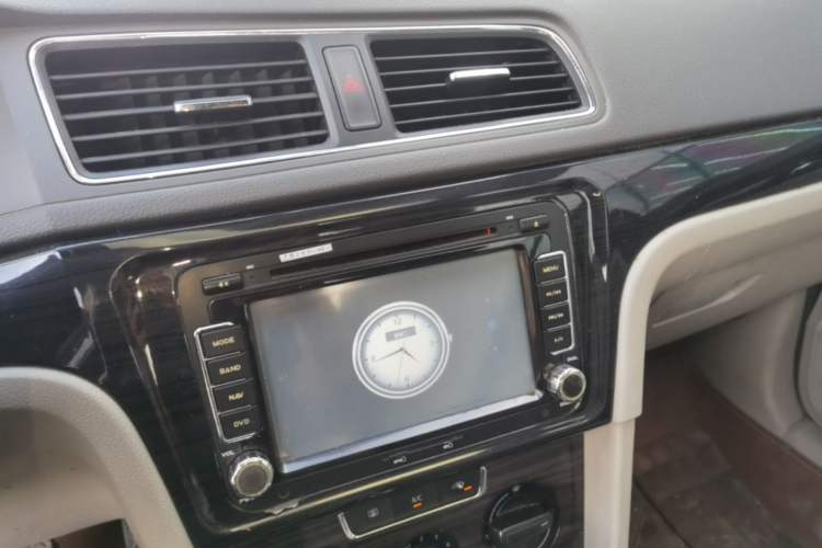 Used Volkswagen Gran Lavida 2013 1.6L Automatic Comfort Model Audio And AC Panel