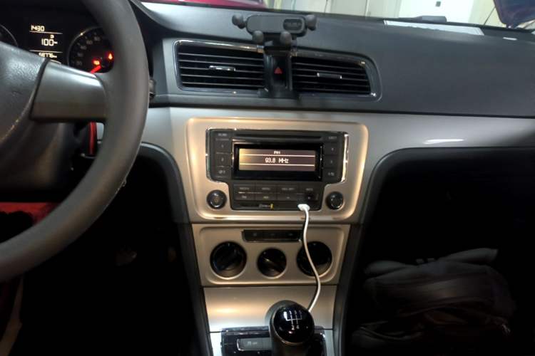 Used Volkswagen Gran Lavida 2013 1.6L Manual Comfort Model Audio And AC Panel