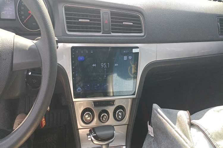 Used Volkswagen Gran Lavida 2013 1.6L Automatic Comfort Model Audio And AC Panel