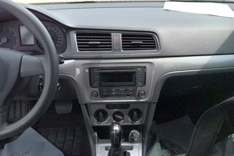 Used Volkswagen Gran Lavida 2013 1.6L Automatic Fashion Model Audio And AC Panel