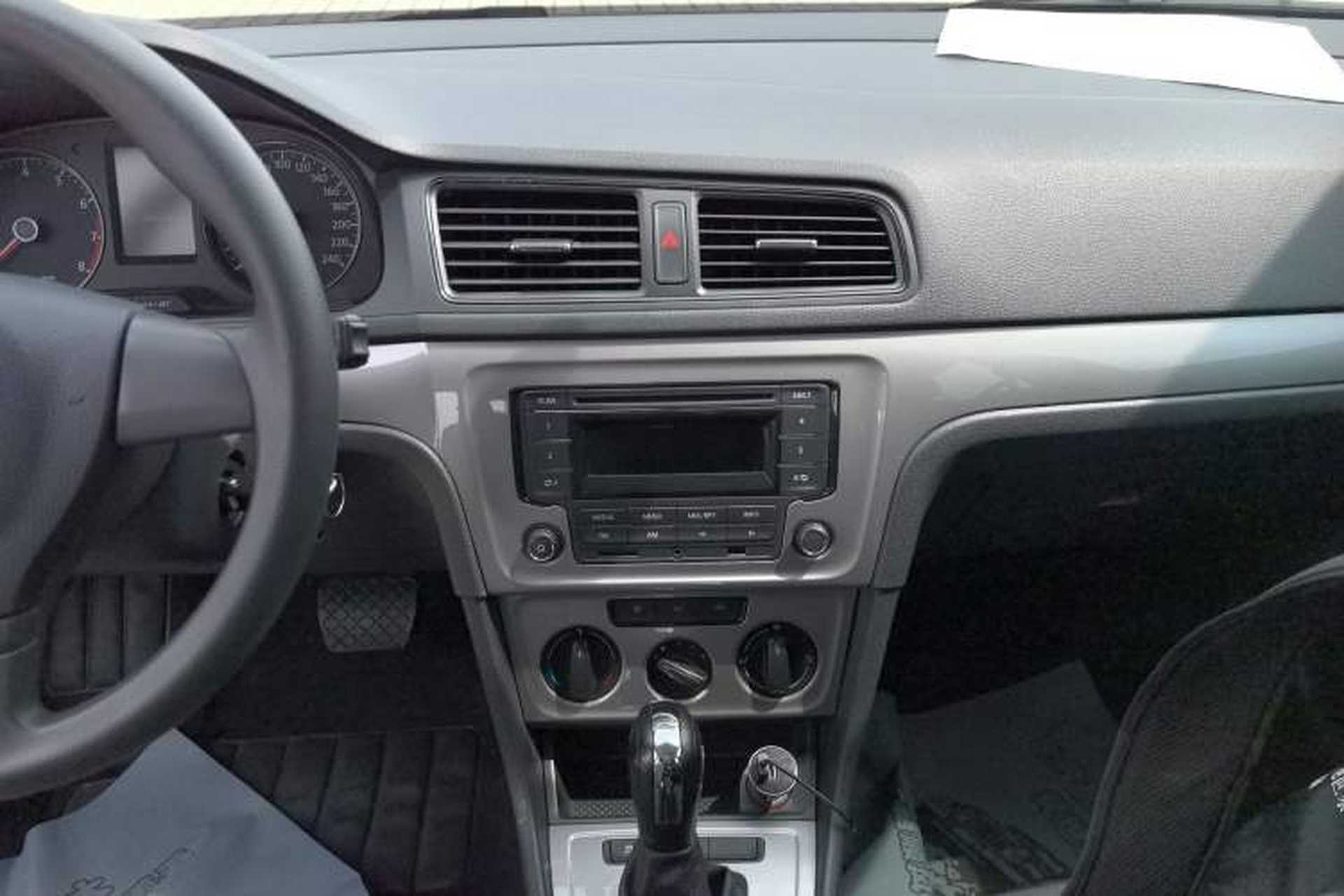 Used Volkswagen Gran Lavida 2013 1.6L Automatic Fashion Model Audio And AC Panel
