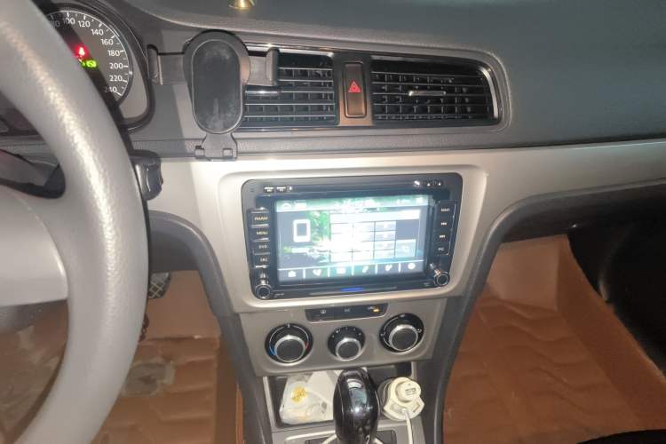 Used Volkswagen Gran Lavida 2013 1.6L Automatic Fashion Model Audio And AC Panel