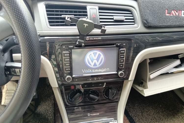 Used Volkswagen Gran Lavida 2013 1.4 TSI Manual Comfort Model Audio And AC Panel