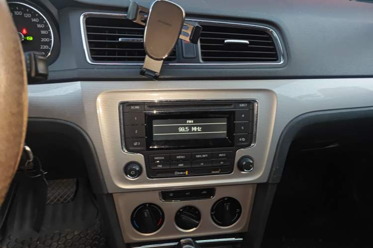 Used Volkswagen Gran Lavida 2013 1.6L Automatic Comfort Model Audio And AC Panel