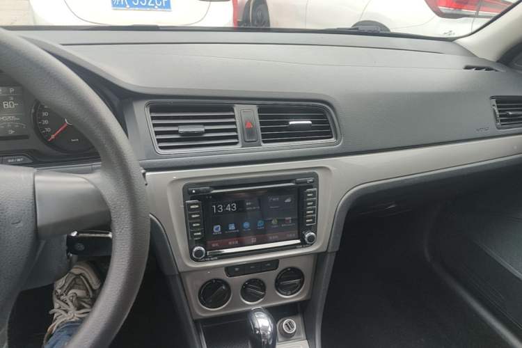 Used Volkswagen Gran Lavida 2013 1.6L Automatic Fashion Model Audio And AC Panel