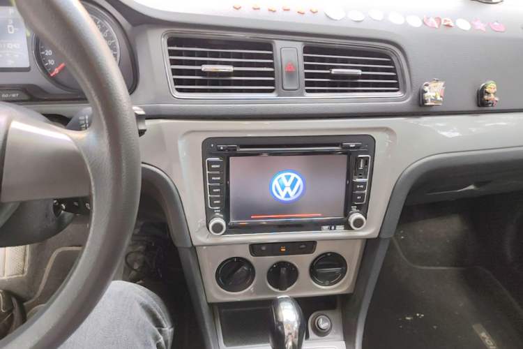 Used Volkswagen Gran Lavida 2013 1.6L Automatic Fashion Model Audio And AC Panel