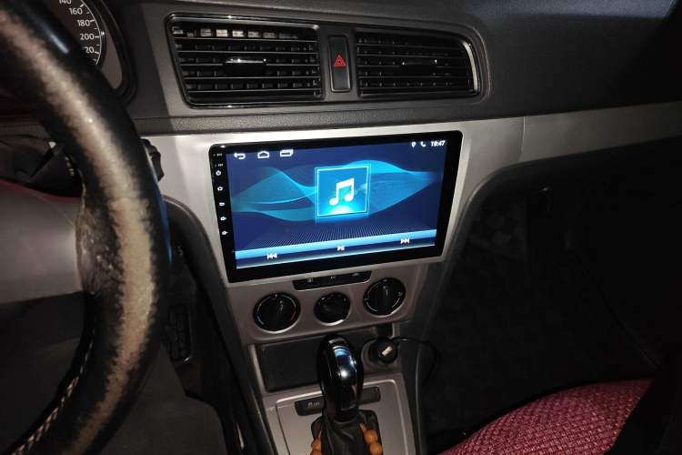 Used Volkswagen Gran Lavida 2013 1.6L Automatic Fashion Model Audio And AC Panel