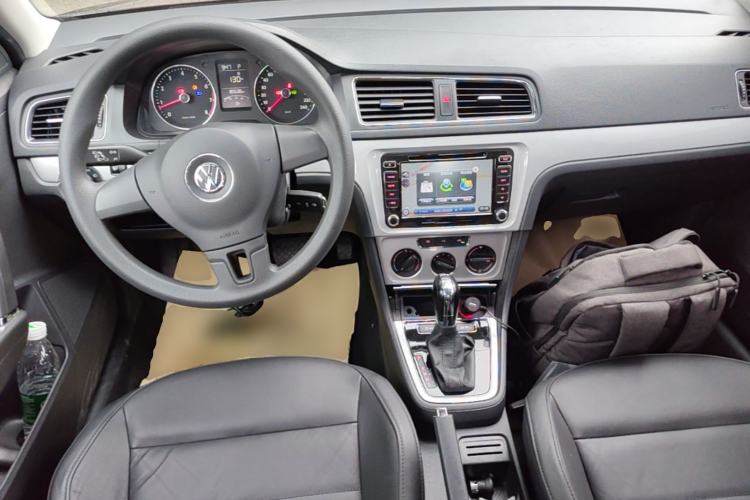 Used Volkswagen Gran Lavida 2013 1.4 TSI Automatic Comfort Model Center Console