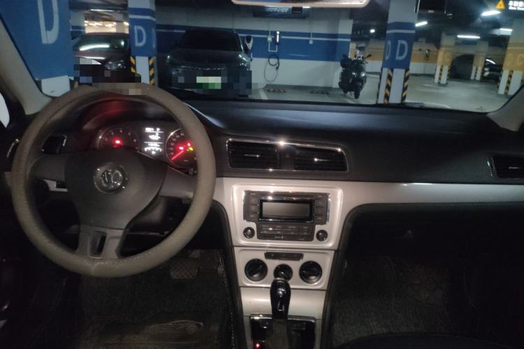 Used Volkswagen Gran Lavida 2013 1.4 TSI Automatic Comfort Model Center Console